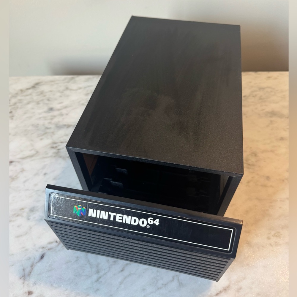 EUC Nintendo 64 vintage 12 game cartridge holder